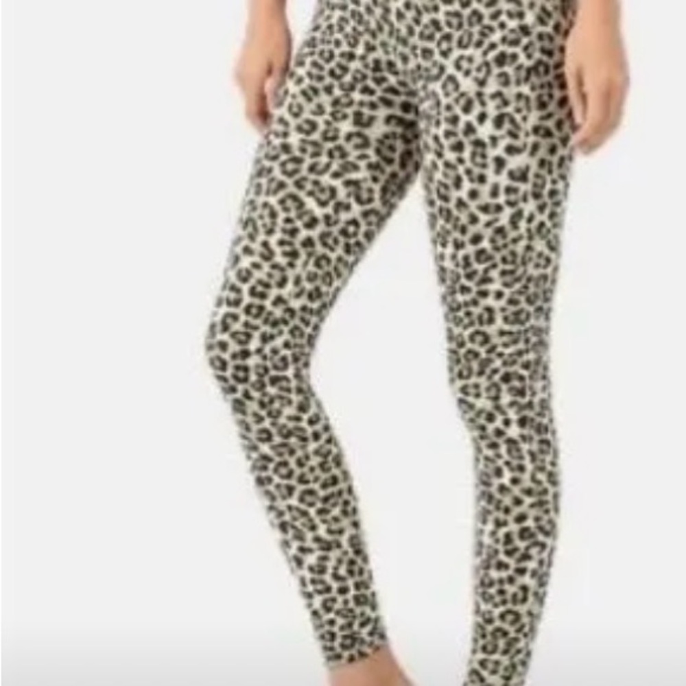 Zenana Woman’s Leopard Print Leggings